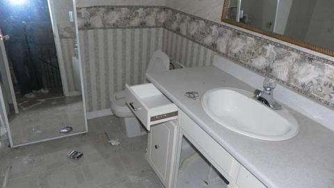 Slight vandalism - SAM_2698.jpg