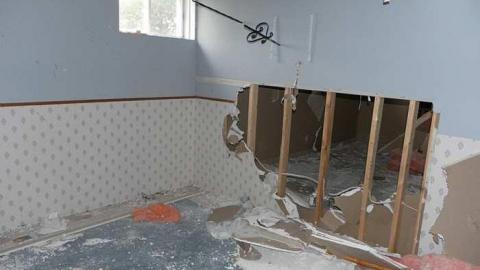 Slight vandalism - SAM_2700.jpg