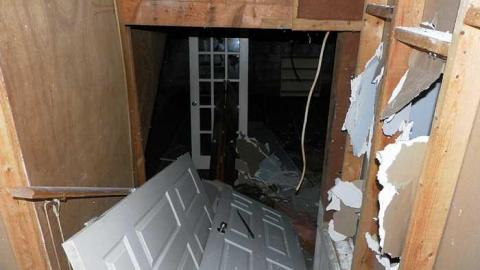 Slight vandalism - SAM_2701.jpg