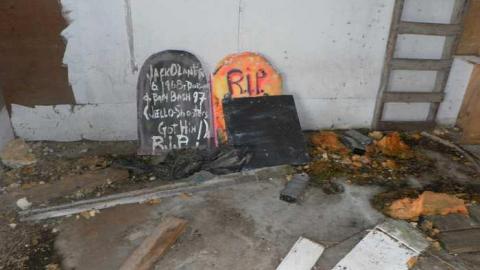 Slight vandalism - SAM_2704.jpg