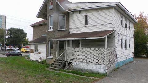 Lurch isnt home. - Landlord-calling.7.jpg