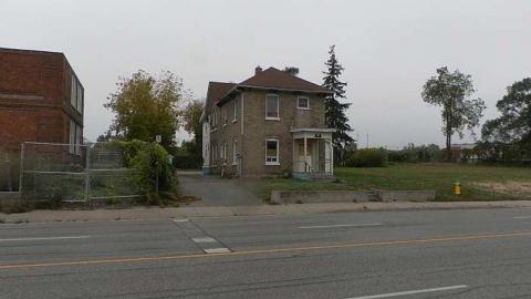 Lurch isnt home. - Landlord-calling.2.jpg