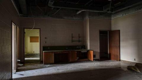 Jailhouse Blues - St.-Thomas-Justice-Building58.jpg