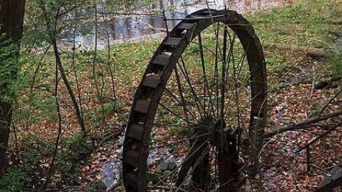 October 2018 - Abandoned-Water-Wheel40.jpg