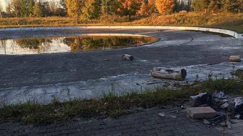 Abandoned Wading Pool photo 4