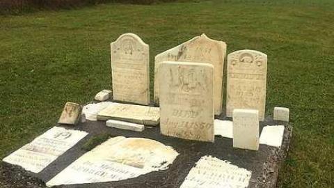 October 2018 - Thamesford-Pioneer-Cemetery3.jpg