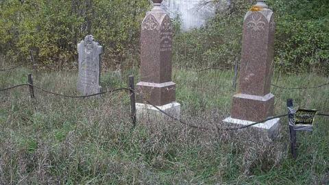 Jelly Farm Cemetery - Jelly-Cemetery4.jpg