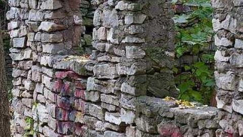 November 2018 - Bruce-Trail-Stone-building28.jpg