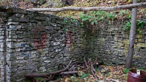 November 2018 - Bruce-Trail-Stone-building24.jpg