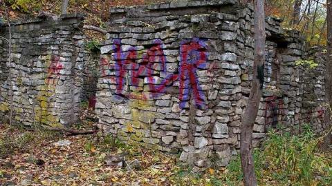 November 2018 - Bruce-Trail-Stone-building30.jpg