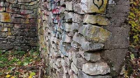 November 2018 - Bruce-Trail-Stone-building26.jpg