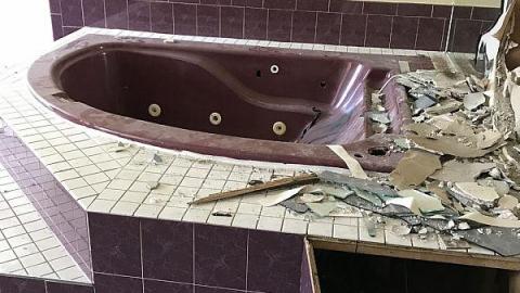 Interesting day - Abandoned-Quality-Inn-Brantford1.jpeg