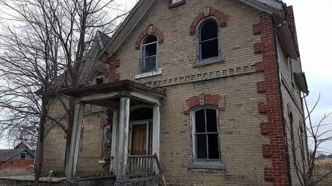 Neglected Farmhouse - 001.jpg