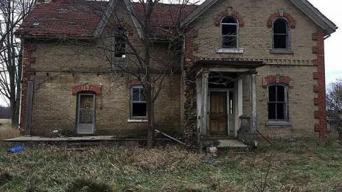 Neglected Farmhouse - 003.jpg