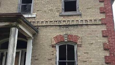 Neglected Farmhouse - 004.jpg