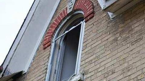 Neglected Farmhouse - 005.jpg