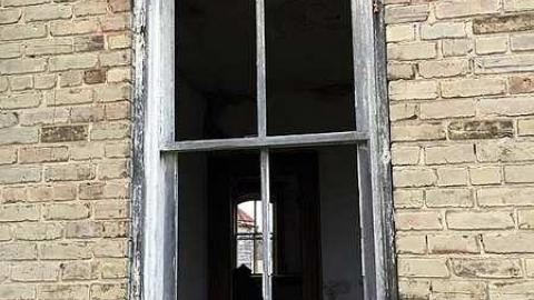 Neglected Farmhouse - 010.jpg