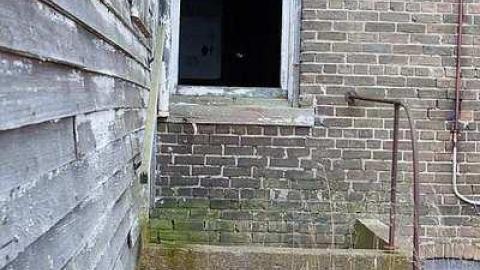 Neglected Farmhouse - 012.jpg