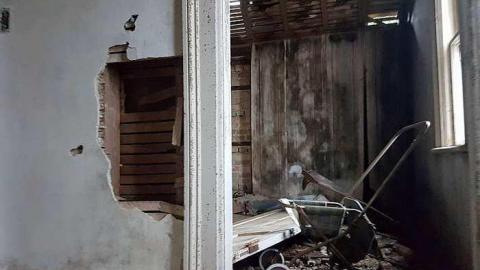 Neglected Farmhouse - 015.jpg