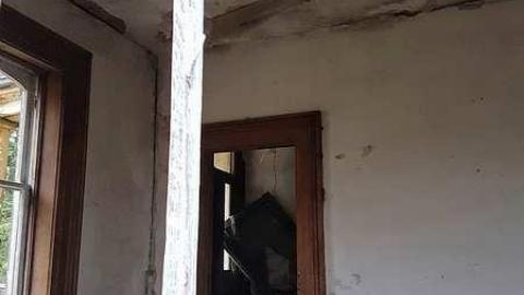 Neglected Farmhouse - 017.jpg