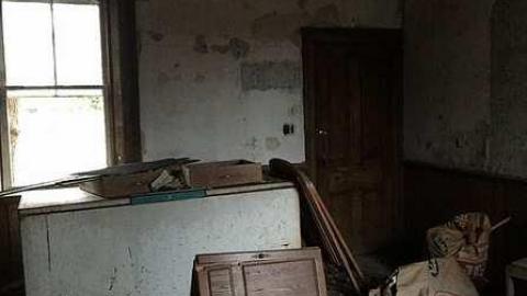 Neglected Farmhouse - 018.jpg