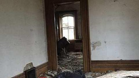 Neglected Farmhouse - 019.jpg