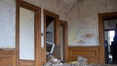 Neglected Farmhouse - 021.jpg