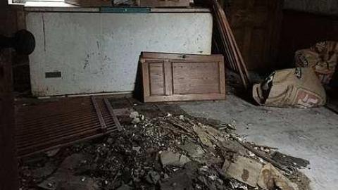 Neglected Farmhouse - 023.jpg