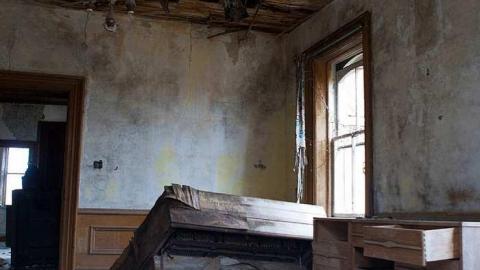 Neglected Farmhouse - 026.jpg