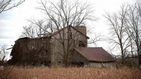 Neglected Farmhouse - 028.jpg