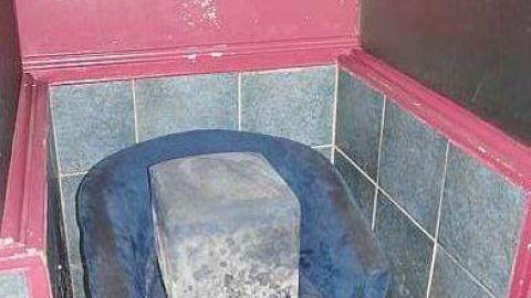 Nudie Bar - DSC05030.jpg