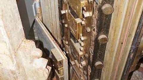 Nudie Bar - DSC05032.jpg