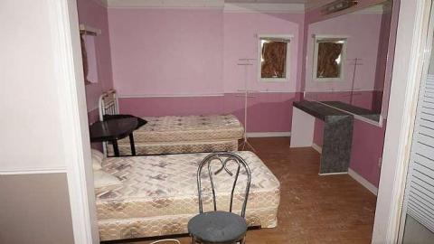 Nudie Bar - DSC05046.jpg