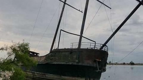 Arrrgh Billy - Le-Grande-Hermine-Ghost-Ship7.jpg