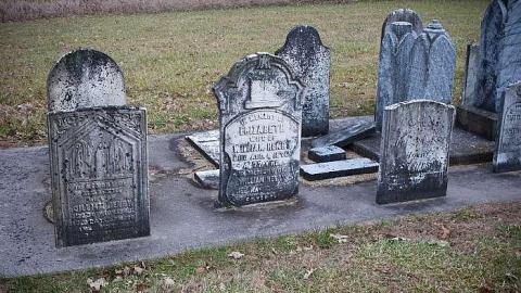 December 2018 - Browns-Cemetery9.jpg