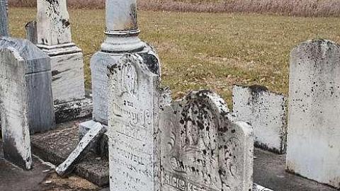 Brown's Cemetery - Adelaide-Metcalfe, Ontario