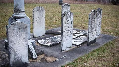 December 2018 - Browns-Cemetery4.jpg