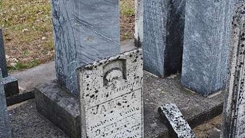 December 2018 - Browns-Cemetery5.jpg