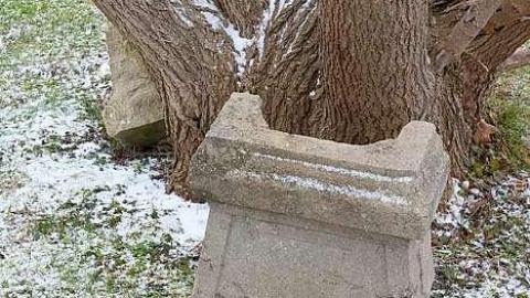 December 2018 - Kilbourne-Pioneer-Cemetery25.jpg