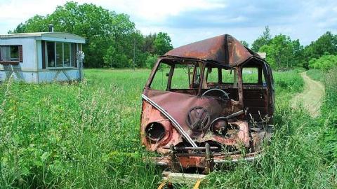VW Microbus Rescue - Decaying-Vehicles19.jpg