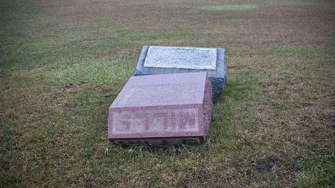 January 2019 - Ross-Cemetery15.jpg