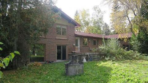 Mr and Mrs Brady - The-Brady-Bunch-House20.jpg