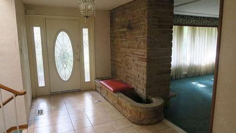 Mr and Mrs Brady - The-Brady-Bunch-House21.jpg