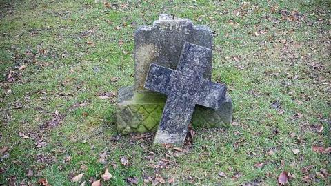 January 2019 - St-Peters--Church-Cemetery29.jpg