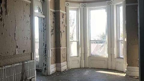 Photo from Lonely Giant