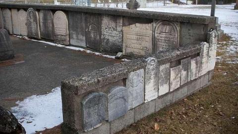 January 2019 - First-Yarmouth-Baptist-Cemetery5.jpg