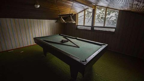 Here's a story - The-Brady-Bunch-House62.jpg