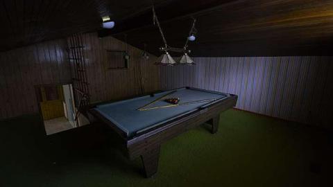 Here's a story - The-Brady-Bunch-House58.jpg