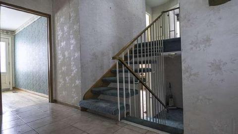 Here's a story - The-Brady-Bunch-House63.jpg