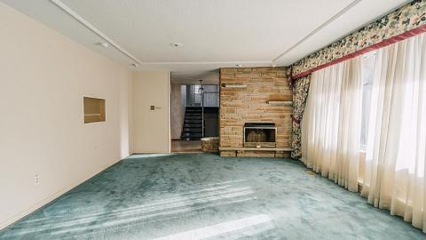 Before the flooding - The-Brady-Bunch-House46.jpg